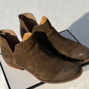Born Women’s Distressed Beautiful Dark Green ankle boot